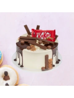 Delicious KitKat Cake